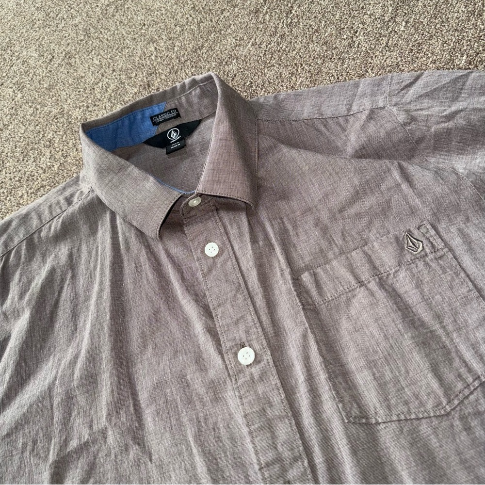 Volcom Short Sleeve Shirt‎ Size Medium Button Front Taupe Men’s Classic Fit